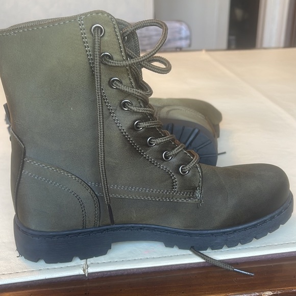 Ect-love green combat boots# with patches - Picture 8 of 9